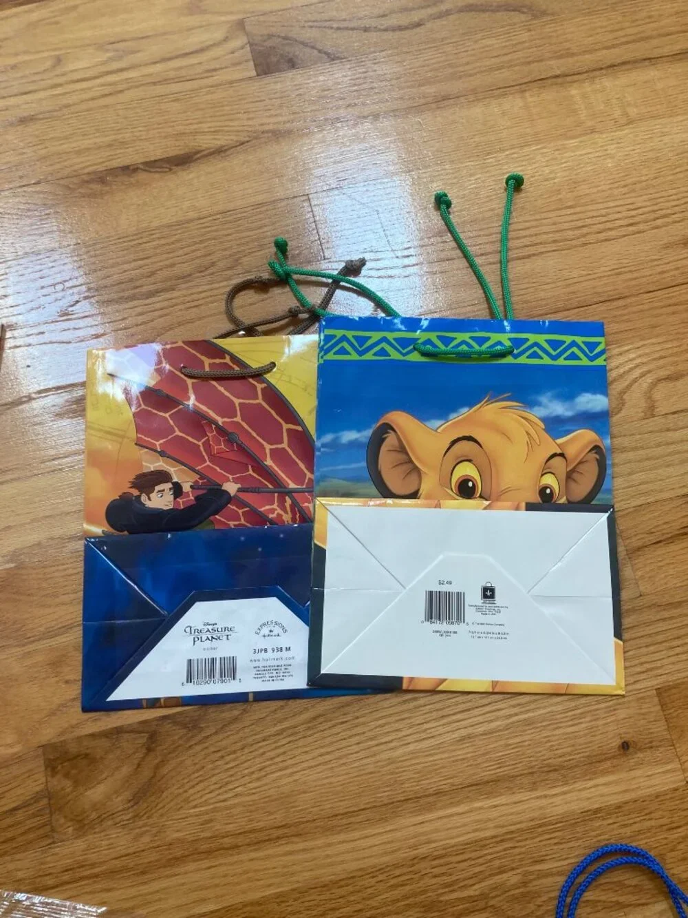 12 Gift Bags & 6 Packs of Tissue Paper